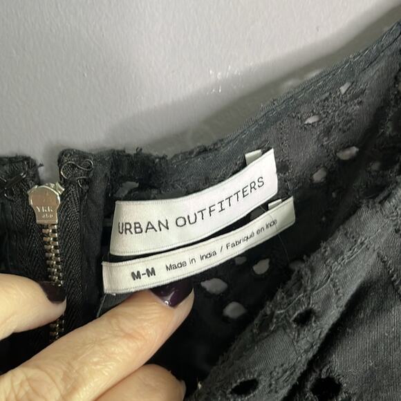 Urban Outfitters Black Eyelet Square Neck Piff Sleeve Top Exposed Zipper Sz M - Picture 2 of 9